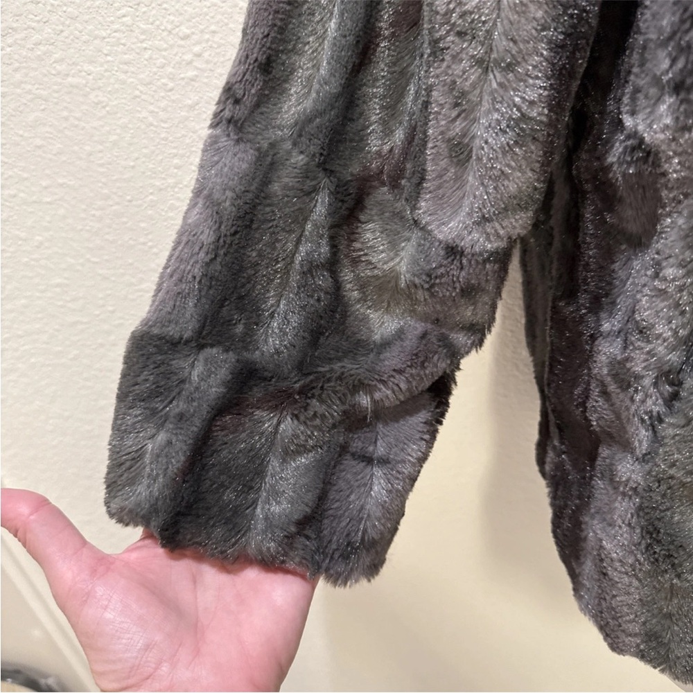 Rare Find! Betsey Johnson Women's Faux Fur Jacket Black/Gray Medium NWT - Picture 4 of 12